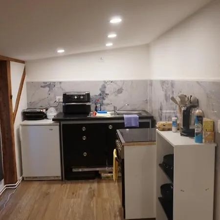 Апартаменты Altbau Zum Wohlfuehlen